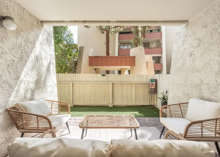 Walk To Old Town - 1br Condo, Heated Pool And Patio Holiday home *