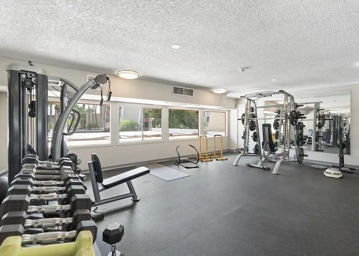 Walk To Old Town - 1br Condo, Heated Pool And Patio *