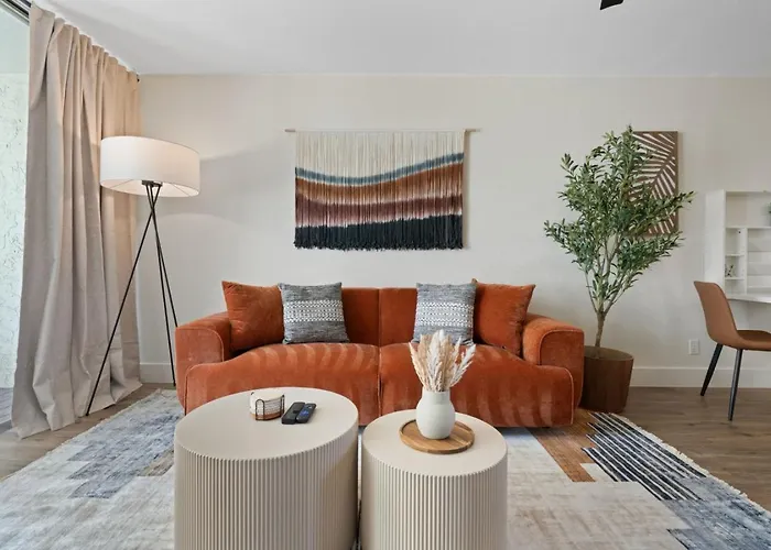 Walk To Old Town - 1br Condo, Heated Pool And Patio Scottsdale