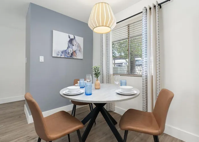 Holiday home Walk To Old Town - 1br Condo, Heated Pool And Patio *