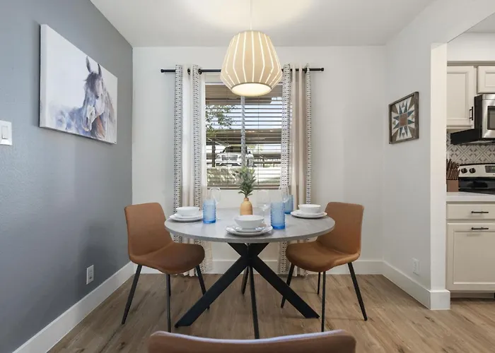 Walk To Old Town - 1br Condo, Heated Pool And Patio Scottsdale