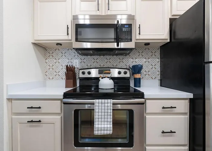 Walk To Old Town - 1br Condo, Heated Pool And Patio * Scottsdale