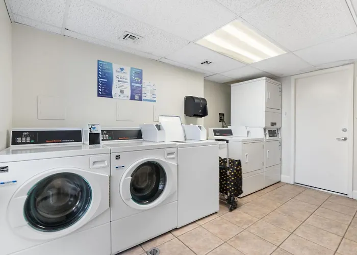 Walk To Old Town - 1br Condo, Heated Pool And Patio Holiday home