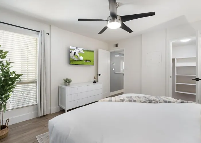 Walk To Old Town - 1br Condo, Heated Pool And Patio Scottsdale
