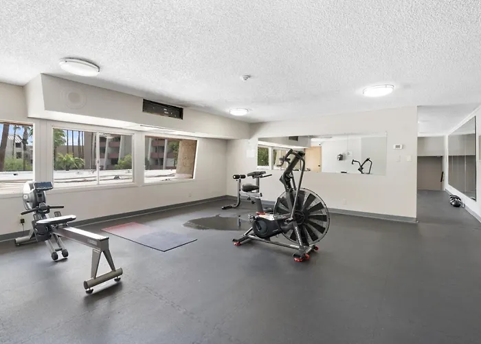 Walk To Old Town - 1br Condo, Heated Pool And Patio Holiday home