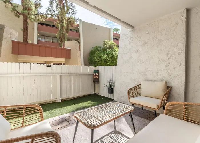 Walk To Old Town - 1br Condo, Heated Pool And Patio Holiday home *