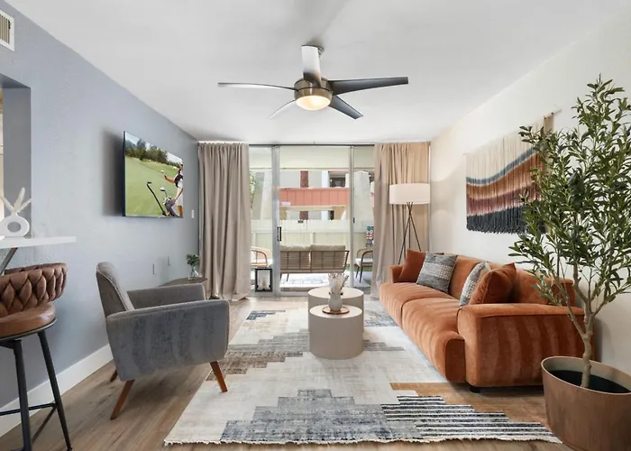 Walk To Old Town - 1br Condo, Heated Pool And Patio Holiday home