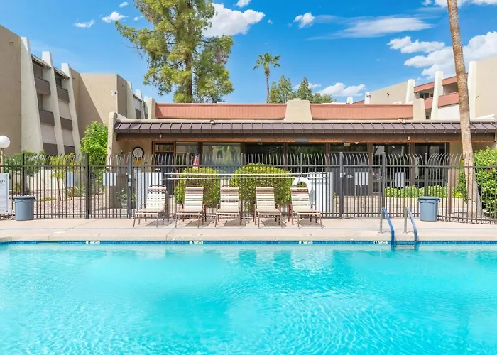 Walk To Old Town - 1br Condo, Heated Pool And Patio